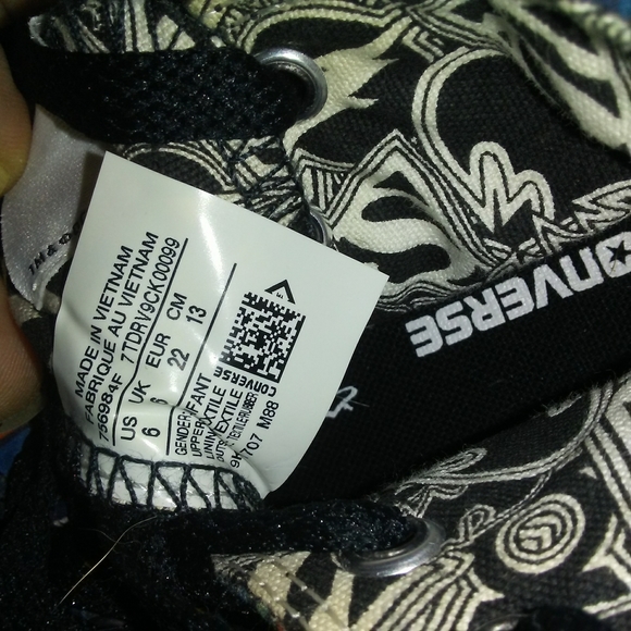 Converse "Justice League" Chuck Taylors - Picture 6 of 12